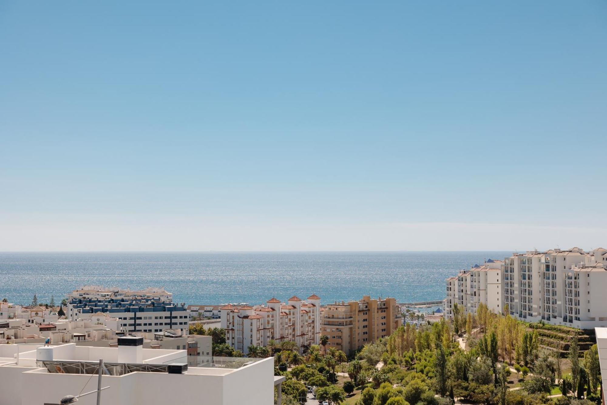 Luxurious 2 Bedroom Apartment Close To The Beach In Estepona Exterior foto