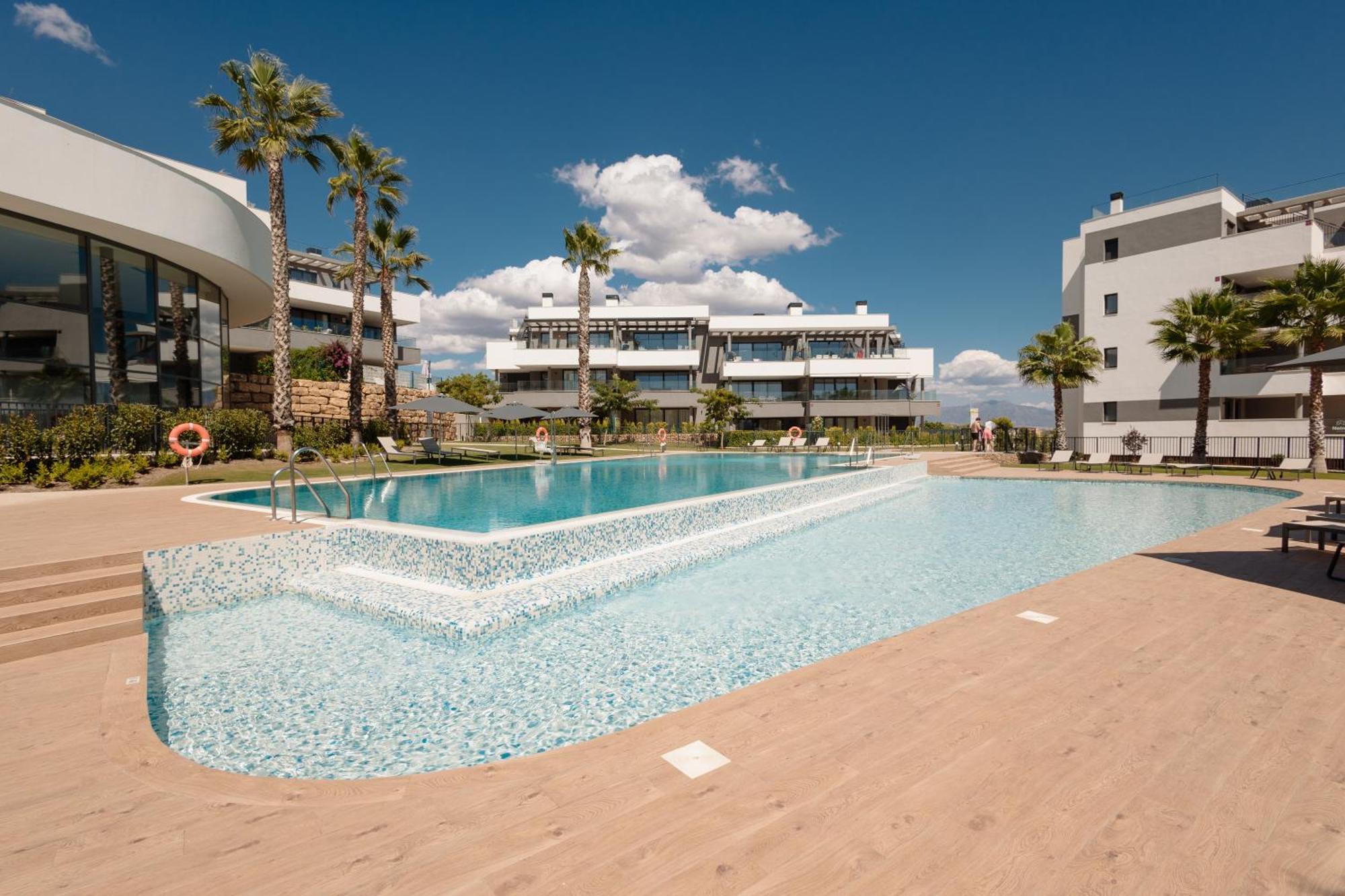Luxurious 2 Bedroom Apartment Close To The Beach In Estepona Exterior foto