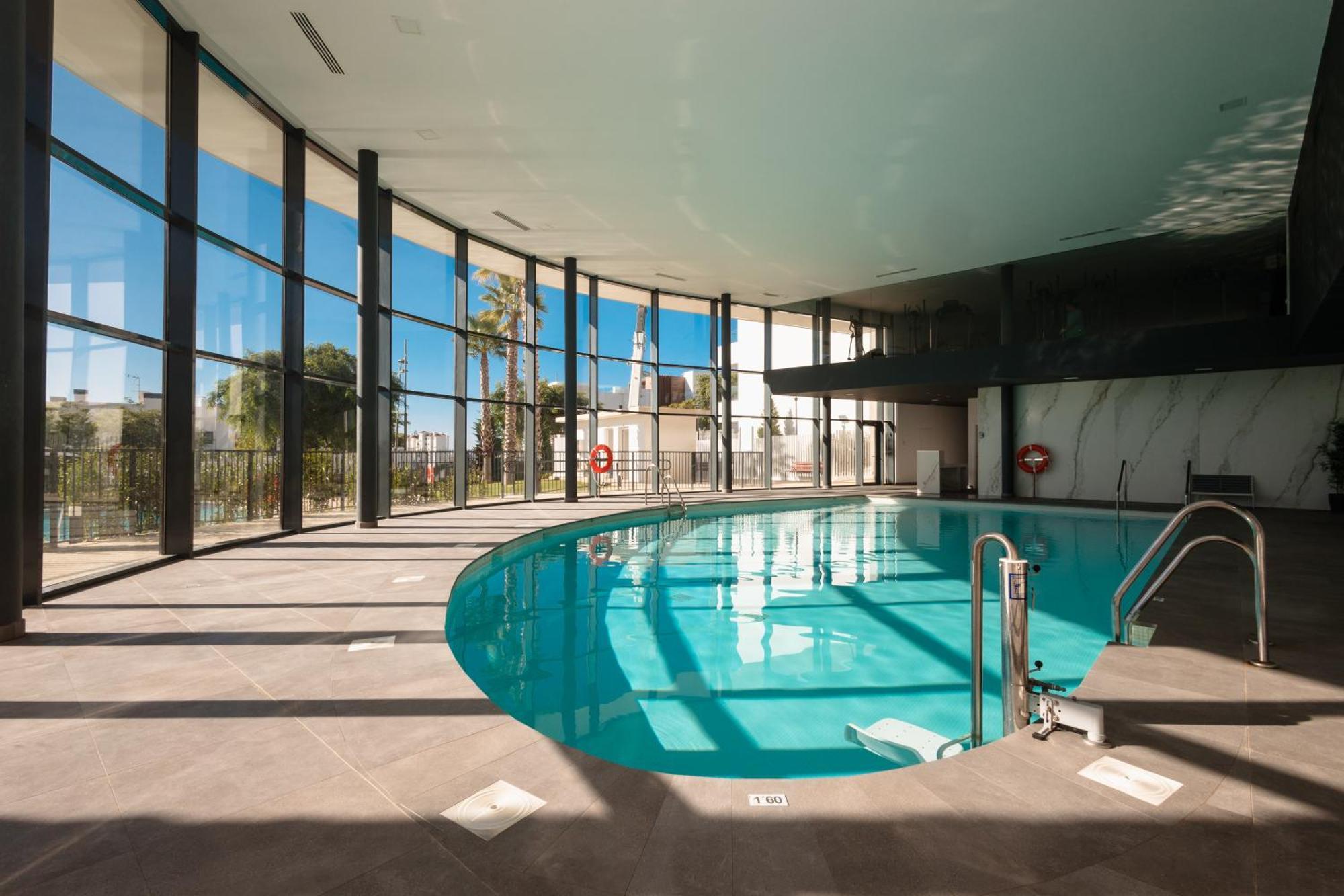 Luxurious 2 Bedroom Apartment Close To The Beach In Estepona Exterior foto