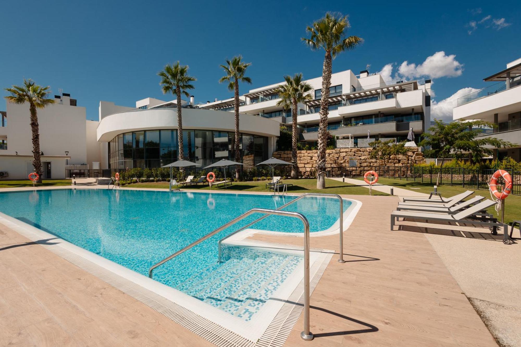 Luxurious 2 Bedroom Apartment Close To The Beach In Estepona Exterior foto