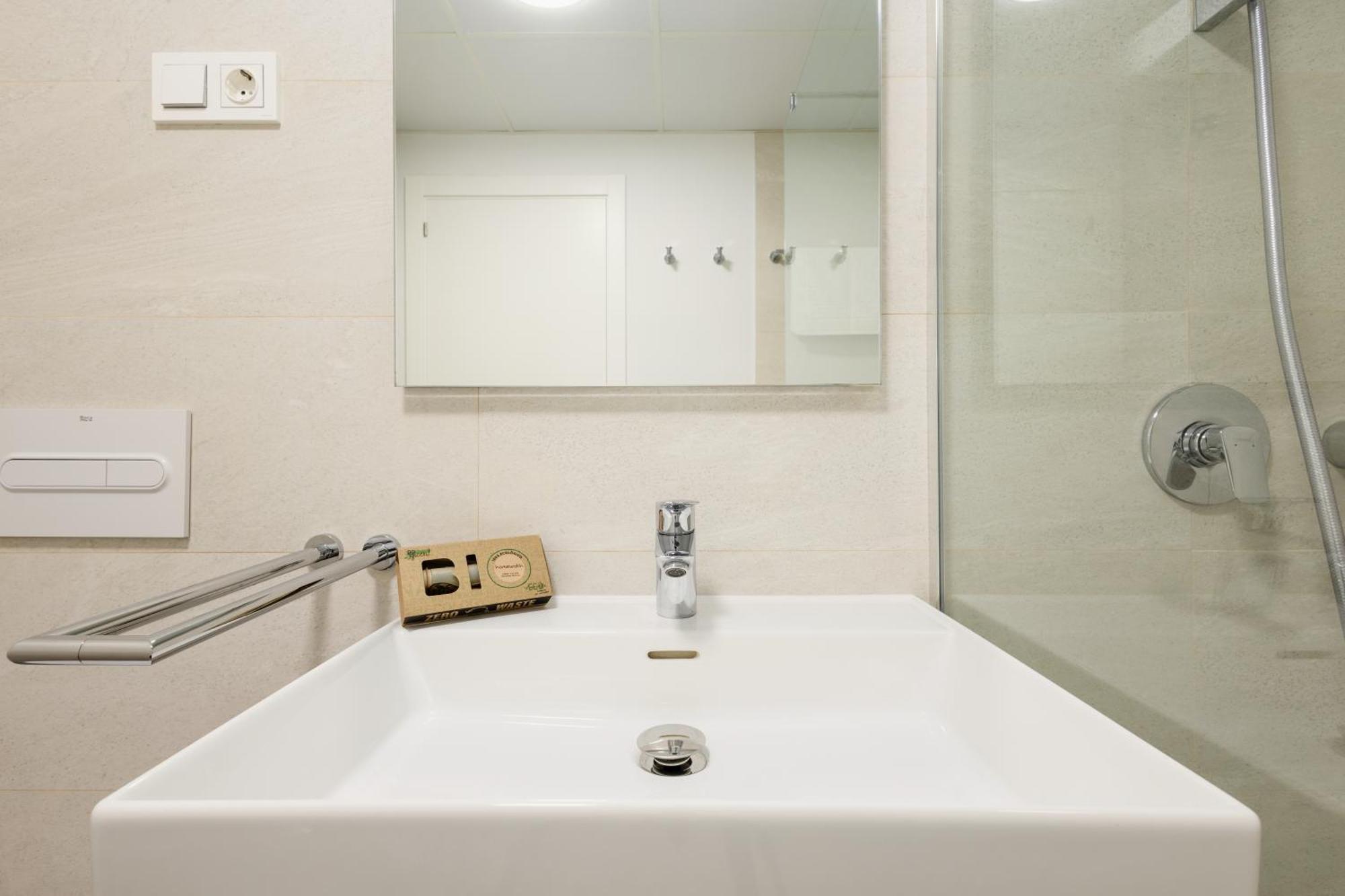Luxurious 2 Bedroom Apartment Close To The Beach In Estepona Exterior foto