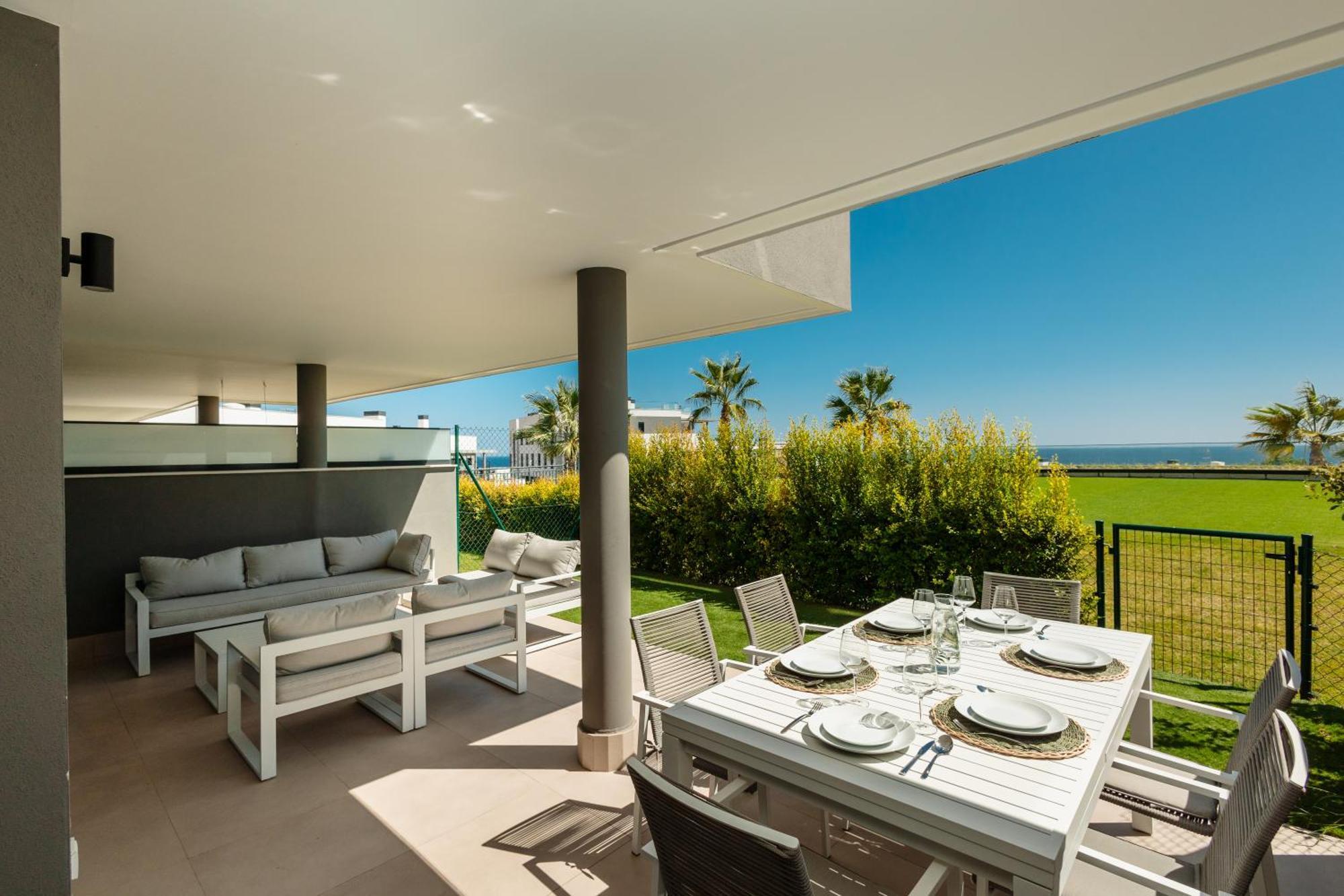 Luxurious 2 Bedroom Apartment Close To The Beach In Estepona Exterior foto